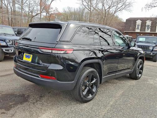 2025 Jeep Grand Cherokee Laredo