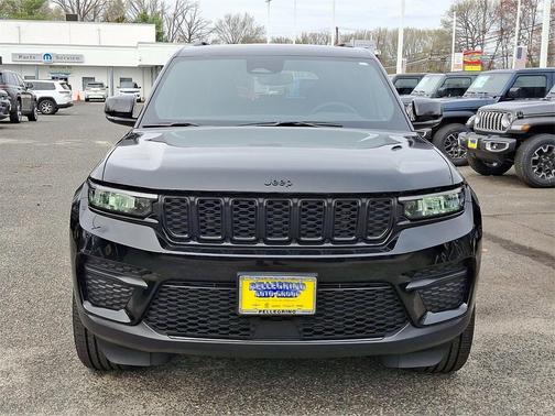 2025 Jeep Grand Cherokee Laredo