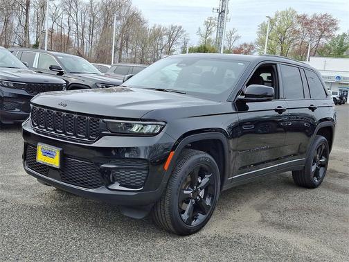 2025 Jeep Grand Cherokee Laredo