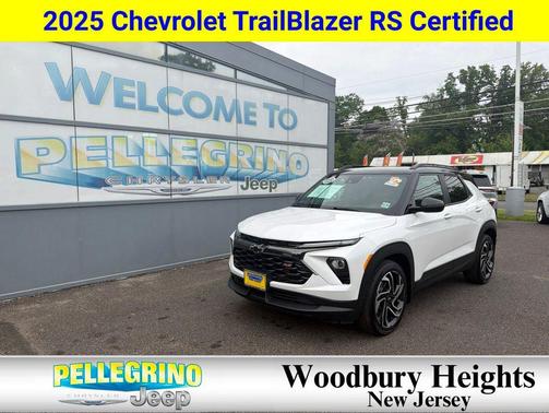 Iridescent Pearl Tricoat 2025 Chevrolet Trailblazer RS