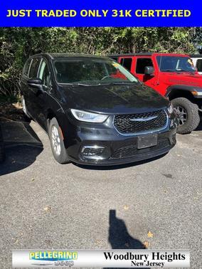 2023 Chrysler Pacifica Touring-L