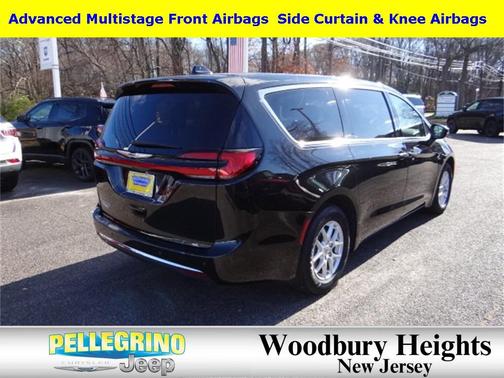 2023 Chrysler Pacifica Touring-L