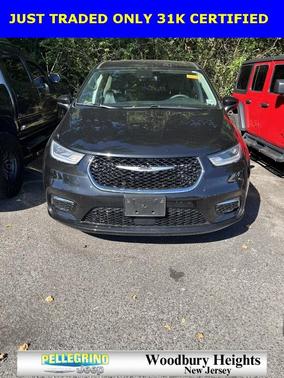 2023 Chrysler Pacifica Touring-L