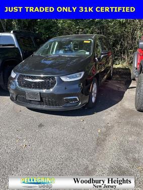2023 Chrysler Pacifica Touring-L