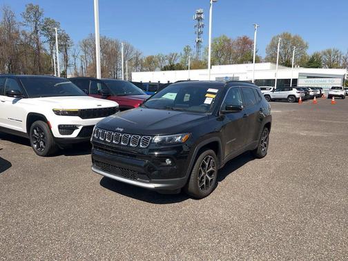 Diamond Black Crystal Pearlcoat 2025 Jeep Compass Limited