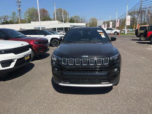 Diamond Black Crystal Pearlcoat 2025 Jeep Compass Limited
