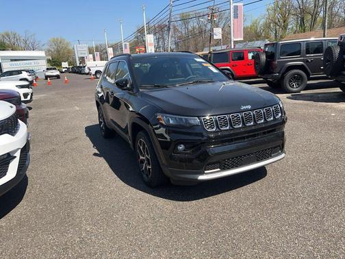 Diamond Black Crystal Pearlcoat 2025 Jeep Compass Limited