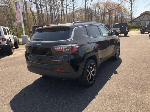 Diamond Black Crystal Pearlcoat 2025 Jeep Compass Limited