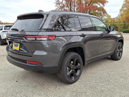 2025 Jeep Grand Cherokee Laredo