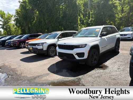 Bright White Clearcoat 2025 Jeep Grand Cherokee Altitude