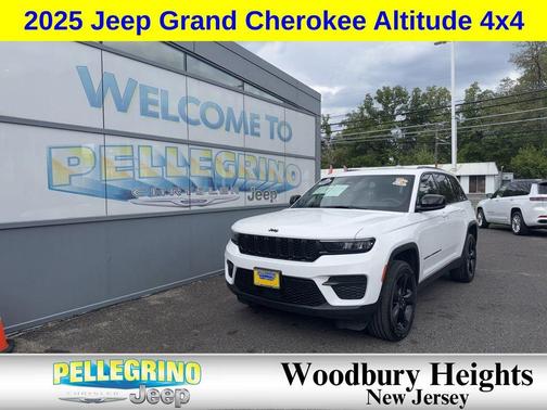 Bright White Clearcoat 2025 Jeep Grand Cherokee Altitude