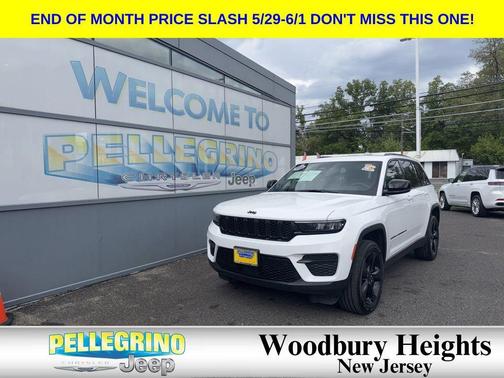 Bright White Clearcoat 2025 Jeep Grand Cherokee Altitude