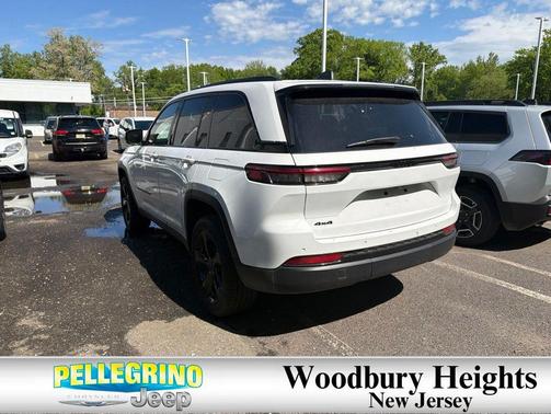 Bright White Clearcoat 2025 Jeep Grand Cherokee Altitude