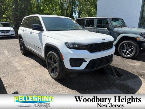 Bright White Clearcoat 2025 Jeep Grand Cherokee Altitude