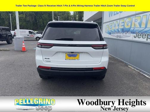 Bright White Clearcoat 2025 Jeep Grand Cherokee Altitude