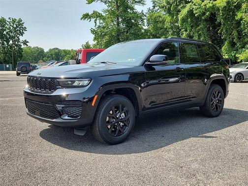 2025 Jeep Grand Cherokee Laredo