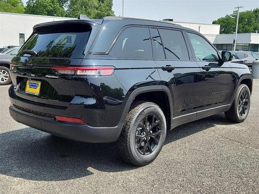 2025 Jeep Grand Cherokee Laredo
