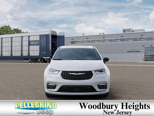 Bright White Clearcoat 2026 Chrysler Pacifica Limited