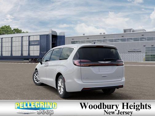 Bright White Clearcoat 2026 Chrysler Pacifica Limited