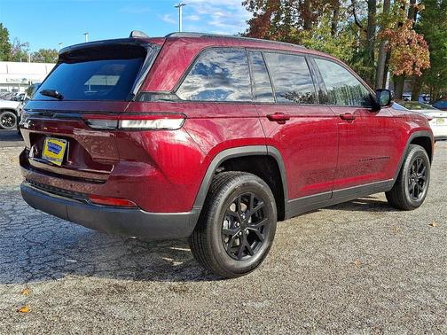 2025 Jeep Grand Cherokee Laredo