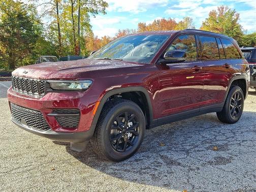 2025 Jeep Grand Cherokee Laredo