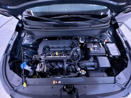 Black Noir Pearl 2022 Hyundai VENUE SE