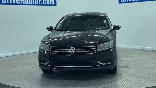 Black Uni 2016 Volkswagen Passat 1.8T SE