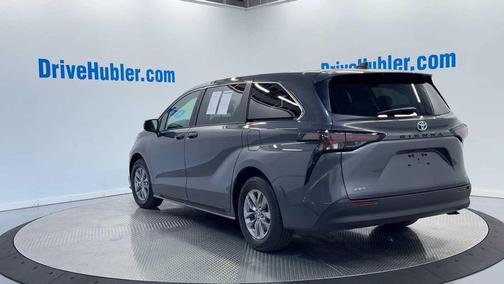 2025 Toyota Sienna LE