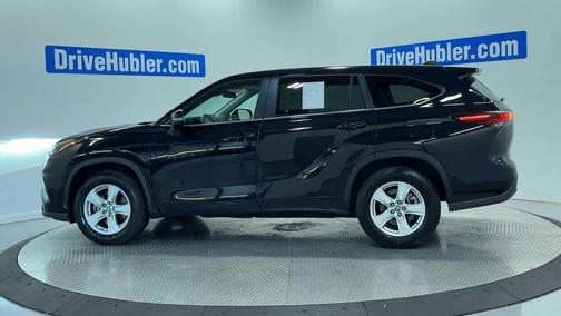 Midnight Black Metallic 2025 Toyota Highlander LE