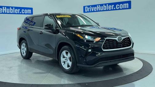 Midnight Black Metallic 2025 Toyota Highlander LE