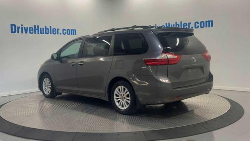 2017 Toyota Sienna XLE