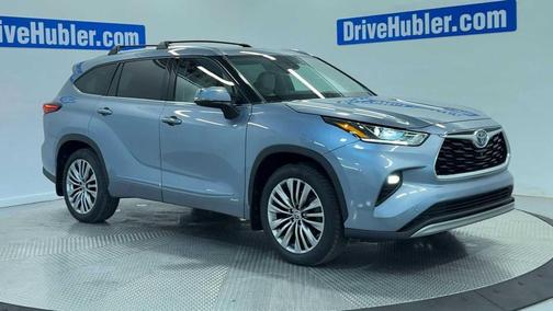 Moon Dust 2022 Toyota Highlander Hybrid Platinum