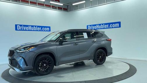 Magnetic Gray Metallic 2025 Toyota Highlander XSE