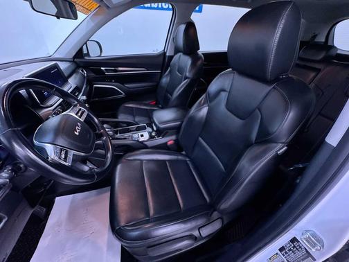 Glacial White Pearl 2022 Kia Telluride LX