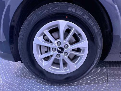 Deep Chroma Blue 2023 Kia Carnival LX