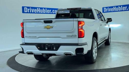 Crystal White Tricoat 2025 Chevrolet Silverado 1500 High Country