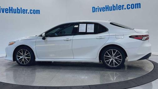2022 Toyota Camry Hybrid XLE