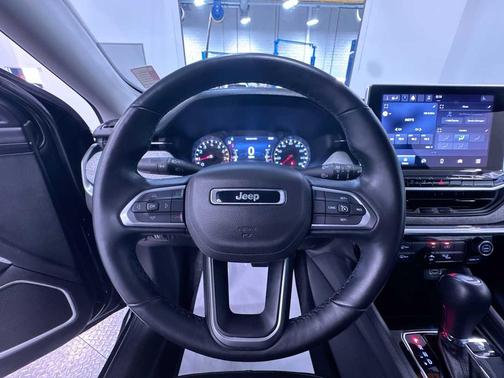 Diamond Black Crystal Pearlcoat 2022 Jeep Compass Latitude Lux