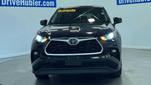Midnight Black Metallic 2025 Toyota Highlander LE