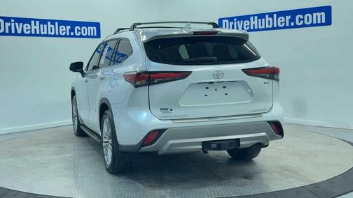2025 Toyota Highlander Hybrid Platinum