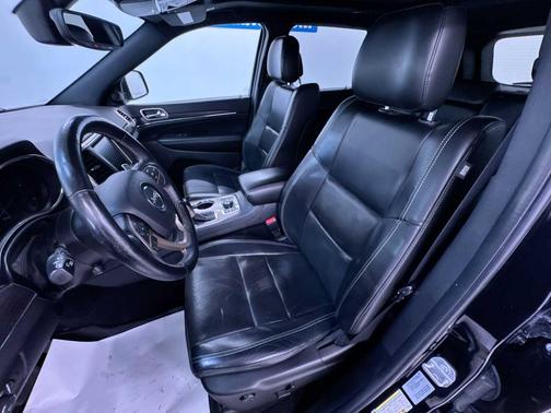 Diamond Black Crystal Pearlcoat 2017 Jeep Grand Cherokee Limited