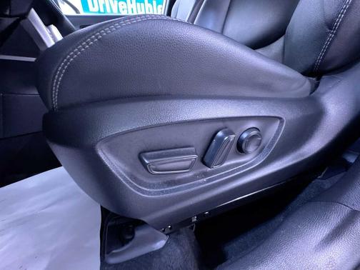 Sonic Silver 2022 Toyota Corolla Cross XLE