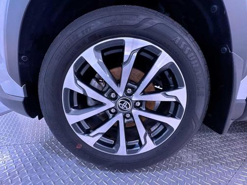 Sonic Silver 2022 Toyota Corolla Cross XLE