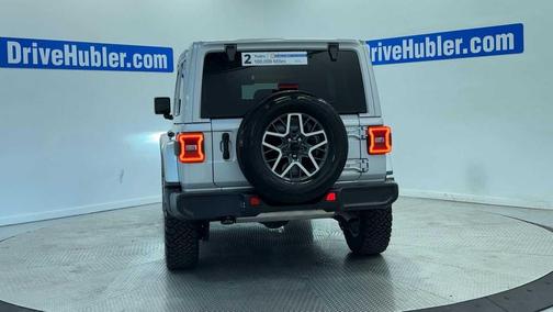 Silver Zynith Clearcoat 2024 Jeep Wrangler 4-Door Sahara 4x4
