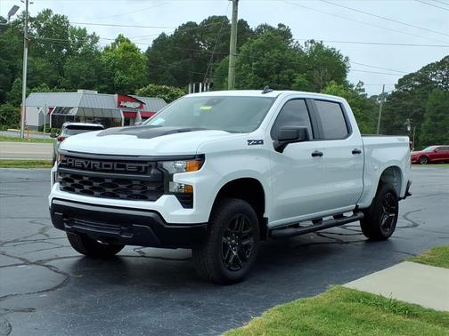 Summit White 2026 Chevrolet Silverado 1500 Custom Trail Boss