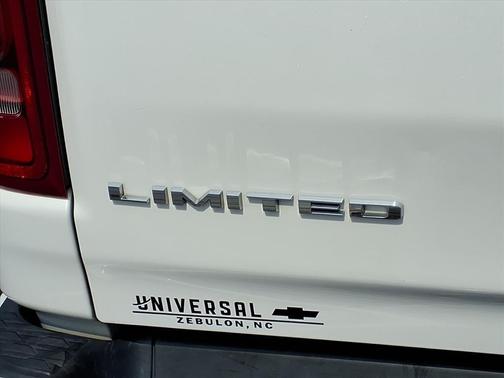 Ivory White Tri-Coat Pearlcoat 2019 RAM 1500 Limited