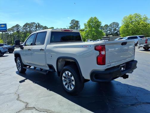 White Sands 2026 Chevrolet Silverado 2500 Custom