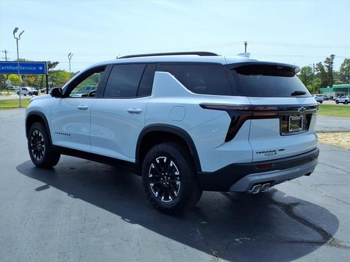 Polar White Tricoat 2026 Chevrolet Traverse AWD Z71