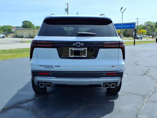 Polar White Tricoat 2026 Chevrolet Traverse AWD Z71