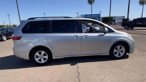 2020 Toyota Sienna LE